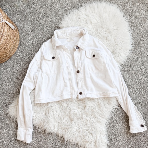 We the Free | Oversized White Cotton Saturday Cropped Shacket - Picture 3 of 10